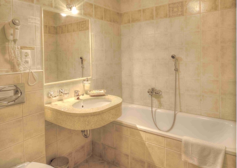 Main hotel ariston bathroom 01