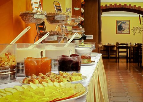 Main atos 10 snidane