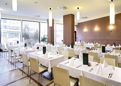 Main restaurant hotel barcelo praha25 8633