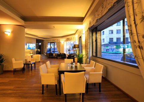 Main belvedere lobby bar 04 800px