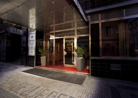 Main hotel belvedere 2012 entrance