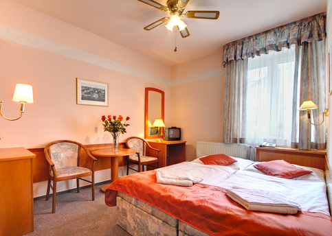 Main bily lev room08