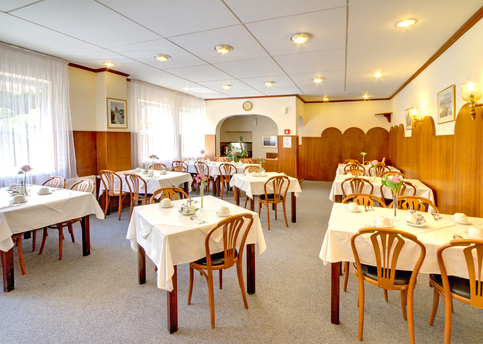 Main bily lev breakfast