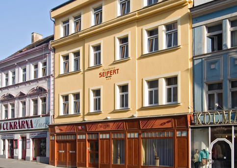 Main seifert exterior  2 