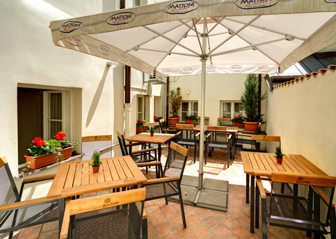 Main red lion garden