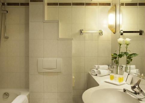 Main bathroom 02 1427201511 774x500 ft 75