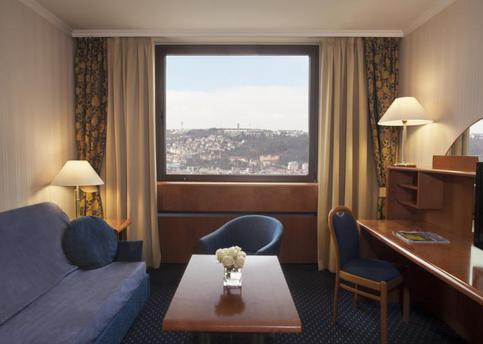 Main room 04c 1427201517 774x500 ft 75