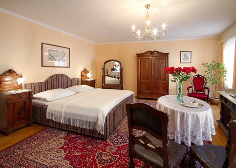 Main red lion room11