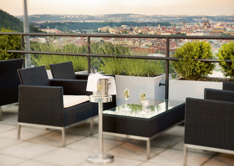 Main towerloungebarterrace